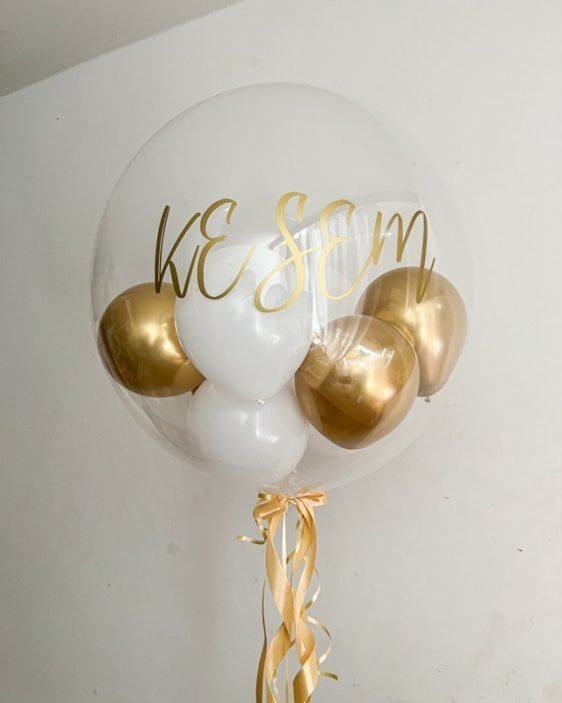 zlaty balonek s napisem