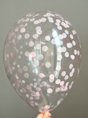 balonek s papirovymi konfetami v ruzove barve